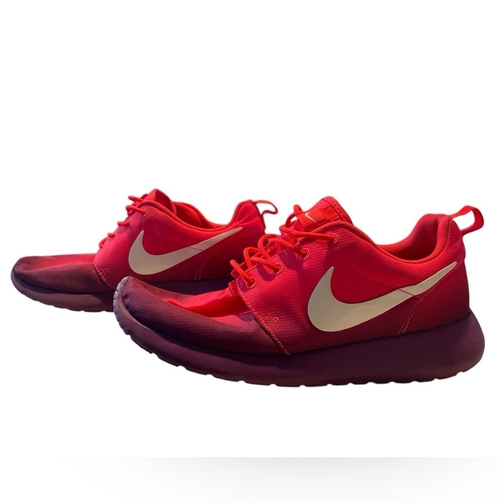 Nike Roshe Run Print Women’s Laser Crimson Grape - Picture 2 of 3